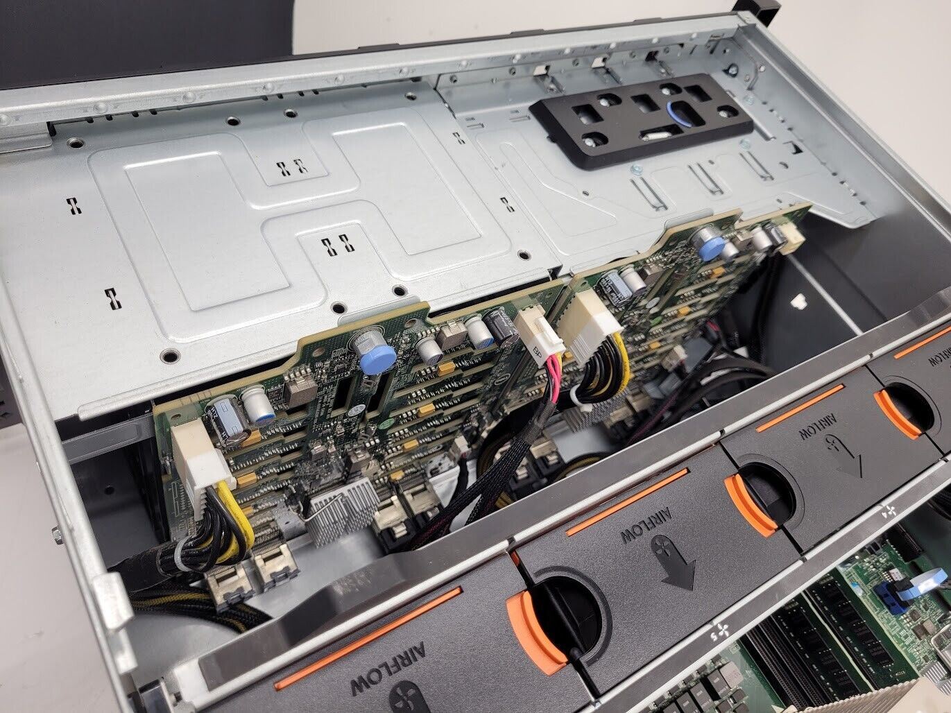 Dell PowerEdge T620 2x Xeon E5-2643 64GB Ram Boots 32 Bay SFF PERC H710P Control