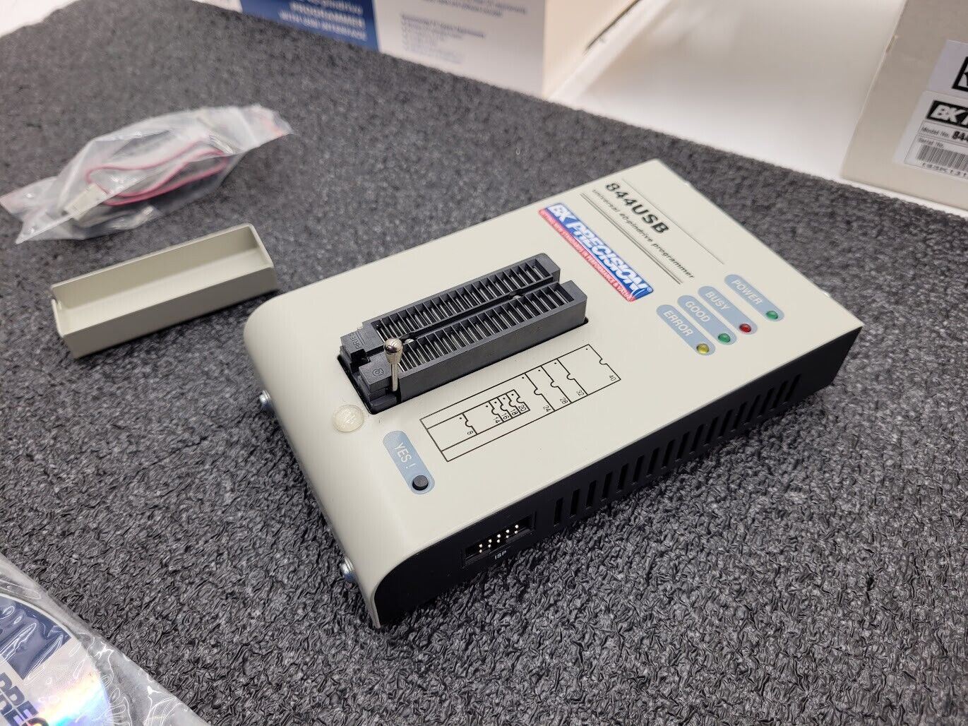 B&K PRECISION 844USB / 844USB Programmer Universal 40-pindrive w/ accessories