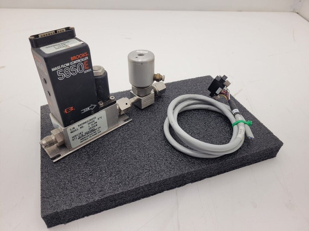 Brooks Instrument 5850E Mass Flow Controller MFC 5850E O2 Oxygen Gas 1 SLPM