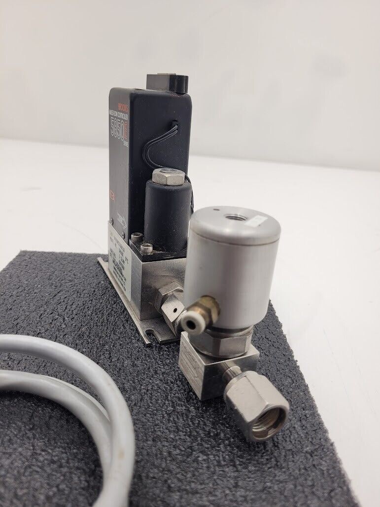 Brooks Instrument 5850E Mass Flow Controller MFC 5850E O2 Oxygen Gas 1 SLPM