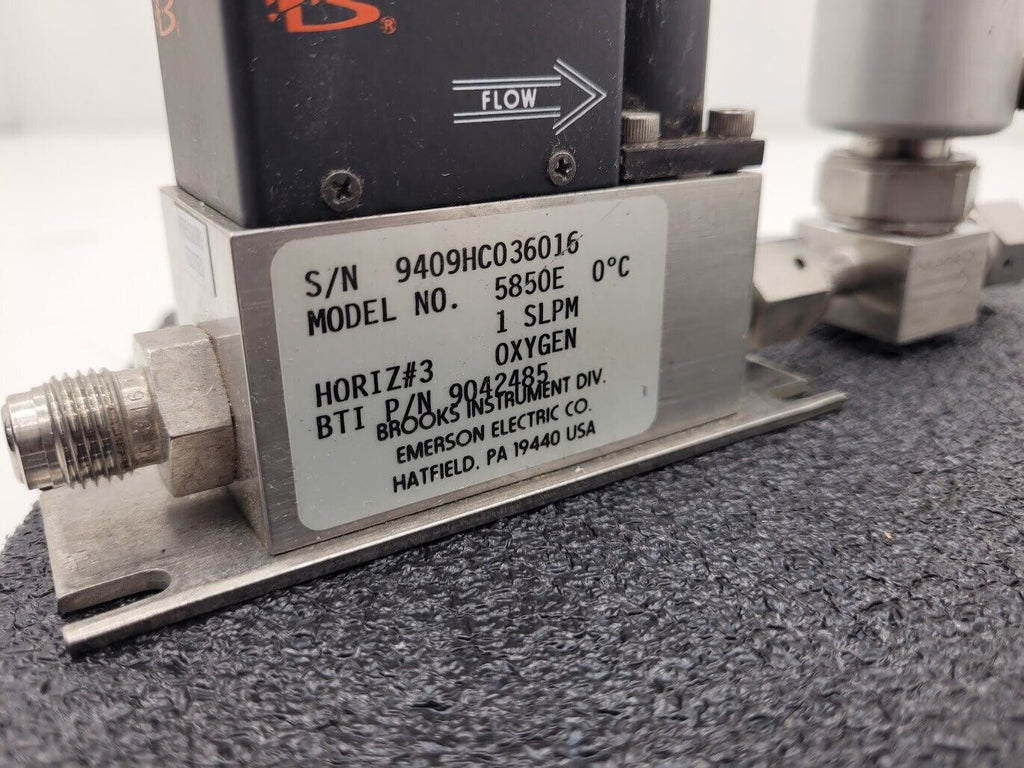 Brooks Instrument 5850E Mass Flow Controller MFC 5850E O2 Oxygen Gas 1 SLPM