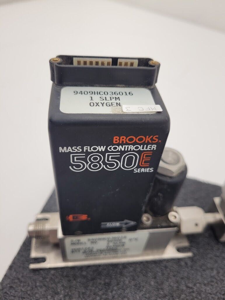 Brooks Instrument 5850E Mass Flow Controller MFC 5850E O2 Oxygen Gas 1 SLPM