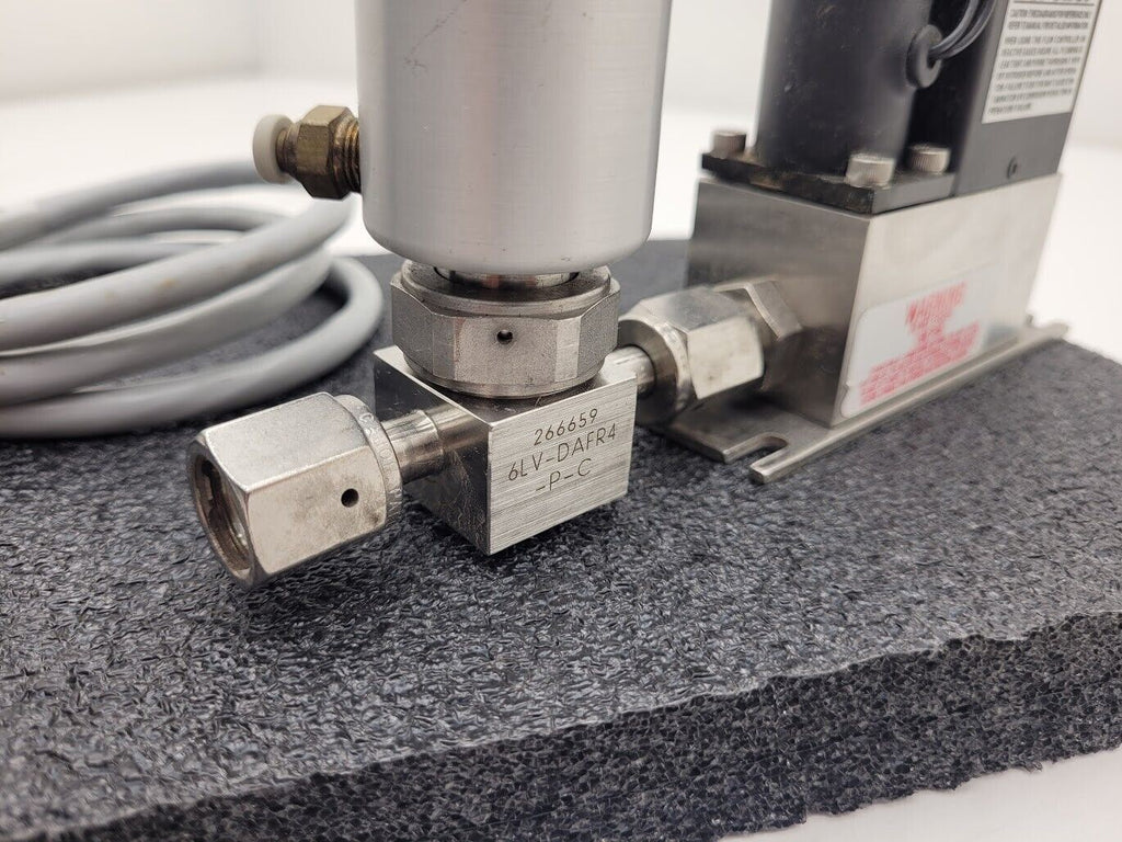 Brooks Instrument 5850E Mass Flow Controller MFC 5850E O2 Oxygen Gas 1 SLPM