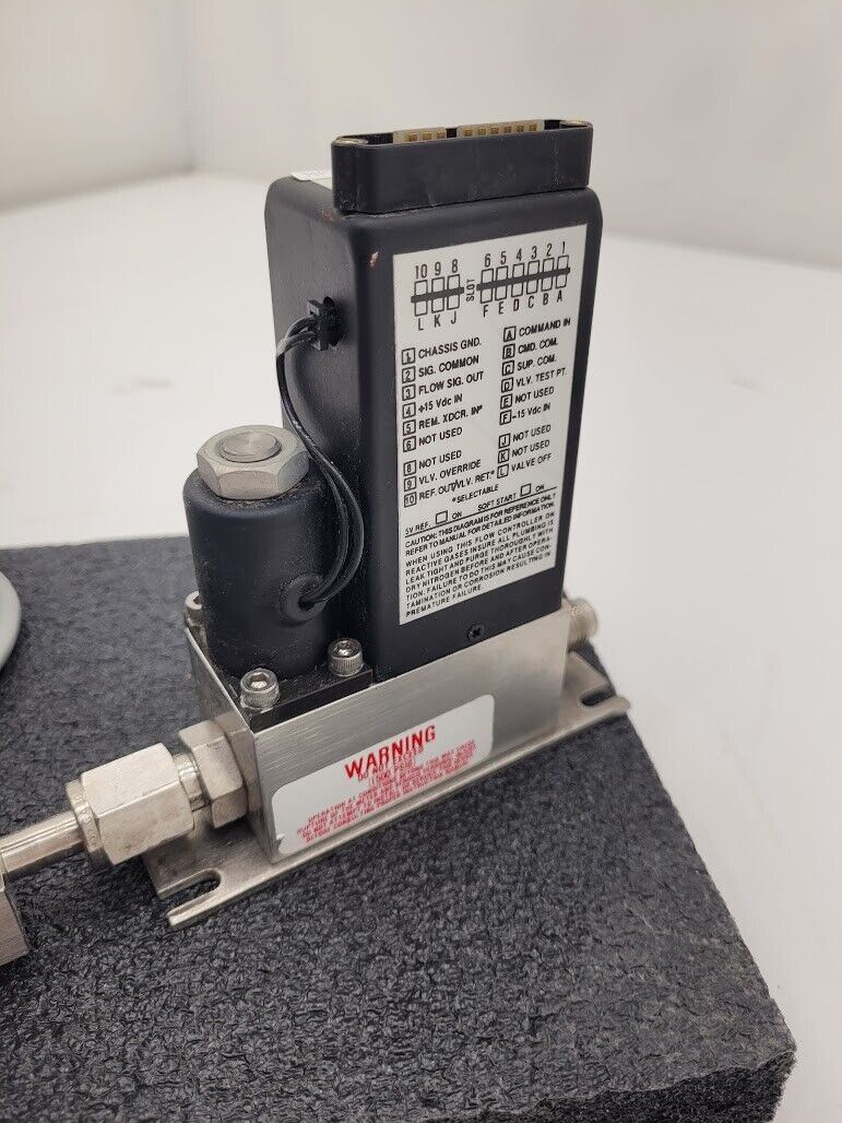 Brooks Instrument 5850E Mass Flow Controller MFC 5850E O2 Oxygen Gas 1 SLPM