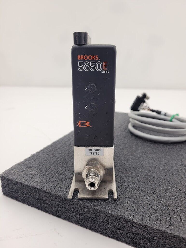 Brooks Instrument 5850E Mass Flow Controller MFC 5850E O2 Oxygen Gas 1 SLPM