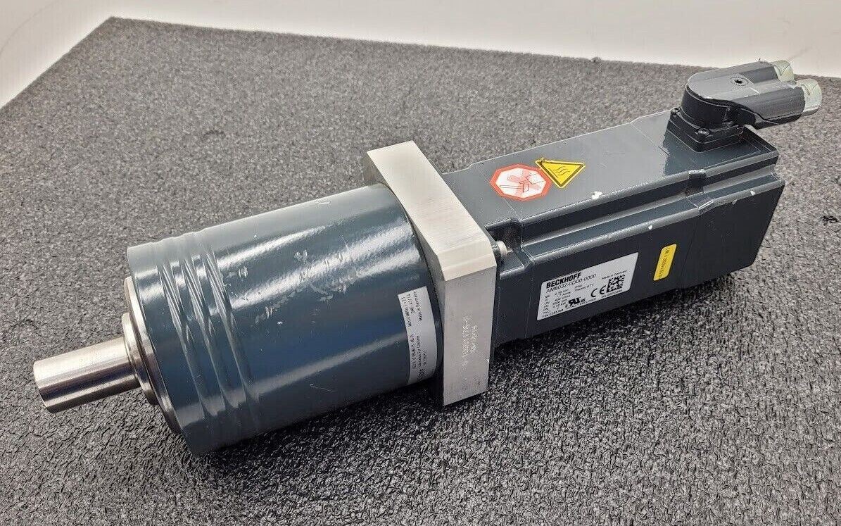 Beckhoff AM8032-0D00-0000 Servo Motor AG2210-+LP090S-MF2-25-0G1-3S 1:25 Gearhead