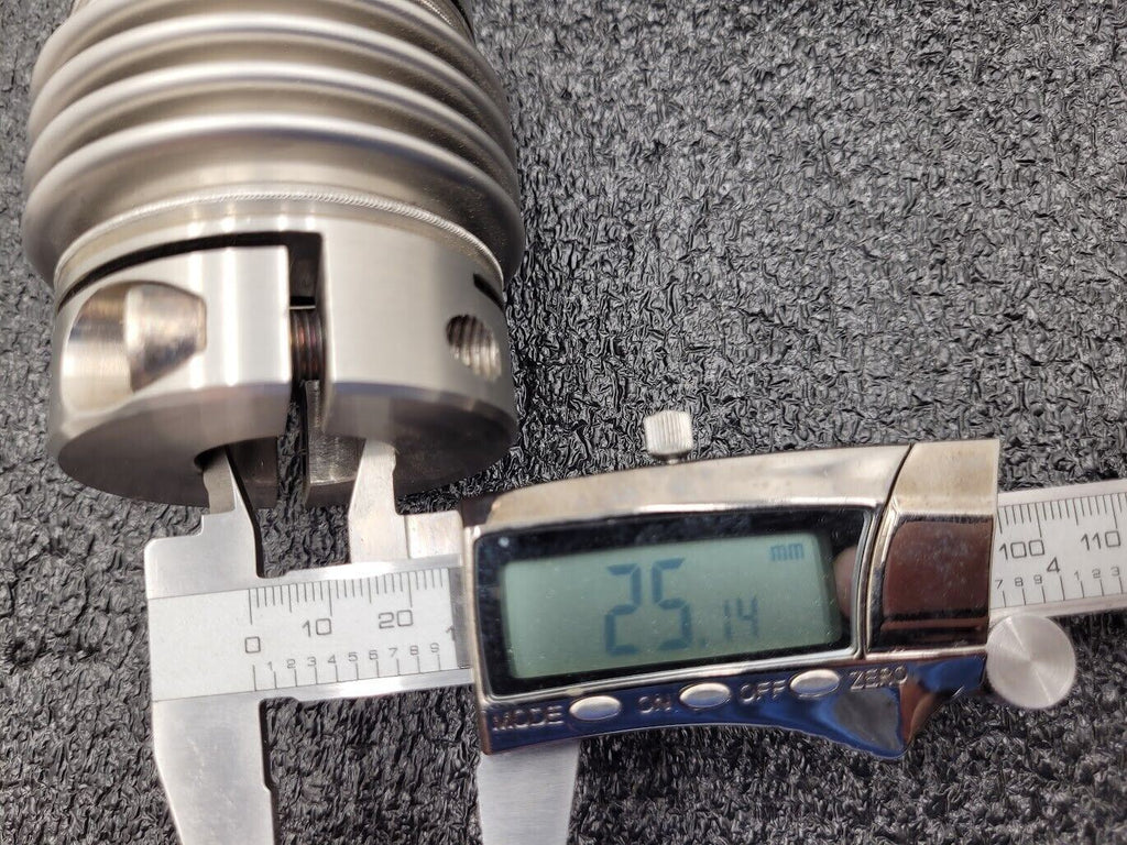 Beckhoff AM8032-0D00-0000 Servo Motor AG2210-+LP090S-MF2-25-0G1-3S 1:25 Gearhead