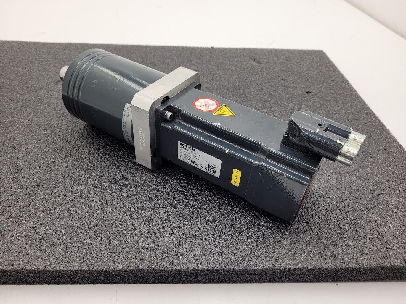 Beckhoff AM8032-0D00-0000 Servo Motor AG2210-+LP090S-MF2-25-0G1-3S 1:25 Gearhead