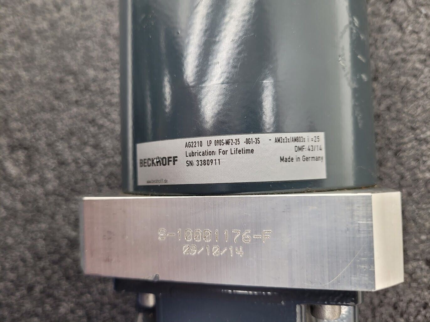 Beckhoff AM8032-0D00-0000 Servo Motor AG2210-+LP090S-MF2-25-0G1-3S 1:25 Gearhead