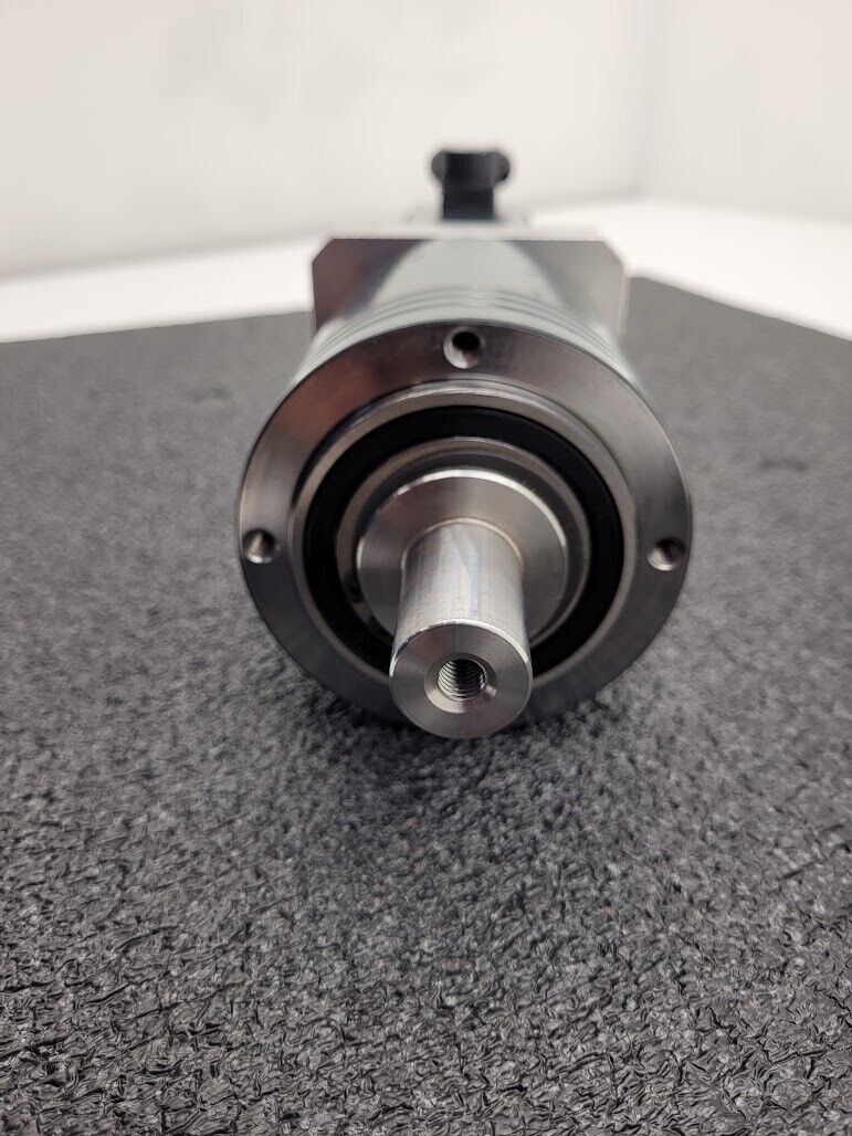 Beckhoff AM8032-0D00-0000 Servo Motor AG2210-+LP090S-MF2-25-0G1-3S 1:25 Gearhead