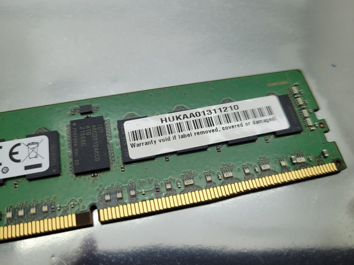 Samsung 8GB 1Rx4 DDR4-2133 PC4-2133P PC4-17000R REG ECC M393A1G40DB0-CPB Memory