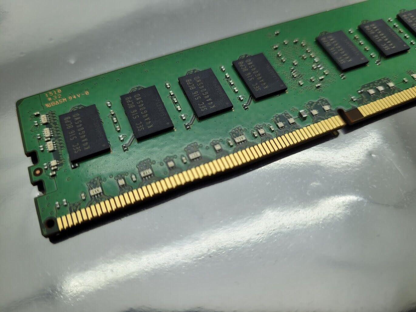 Samsung 8GB 1Rx4 DDR4-2133 PC4-2133P PC4-17000R REG ECC M393A1G40DB0-CPB Memory