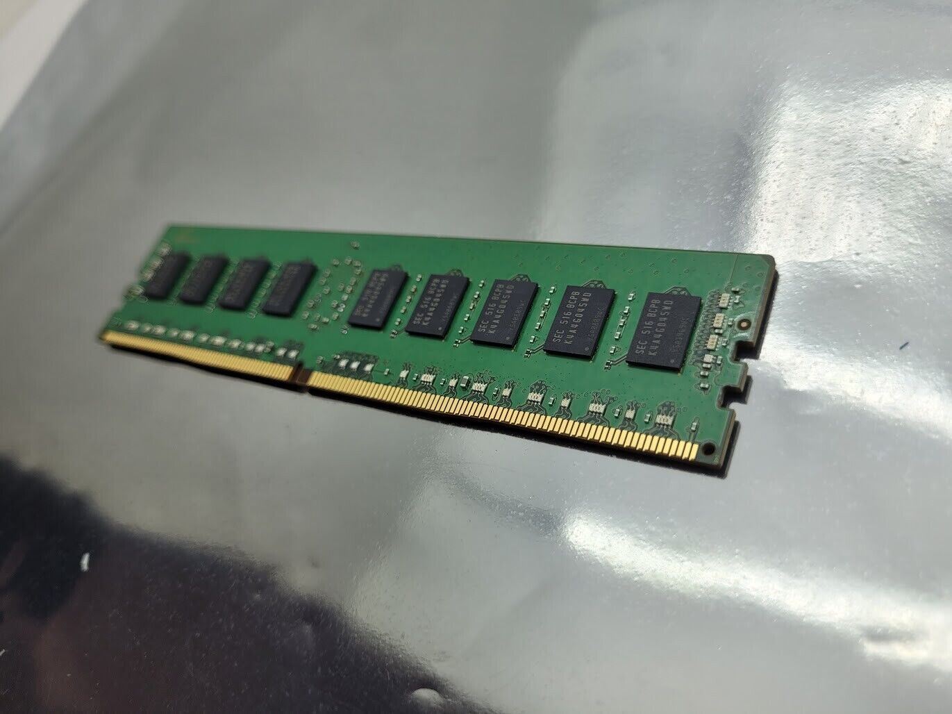 Samsung 8GB 1Rx4 DDR4-2133 PC4-2133P PC4-17000R REG ECC M393A1G40DB0-CPB Memory