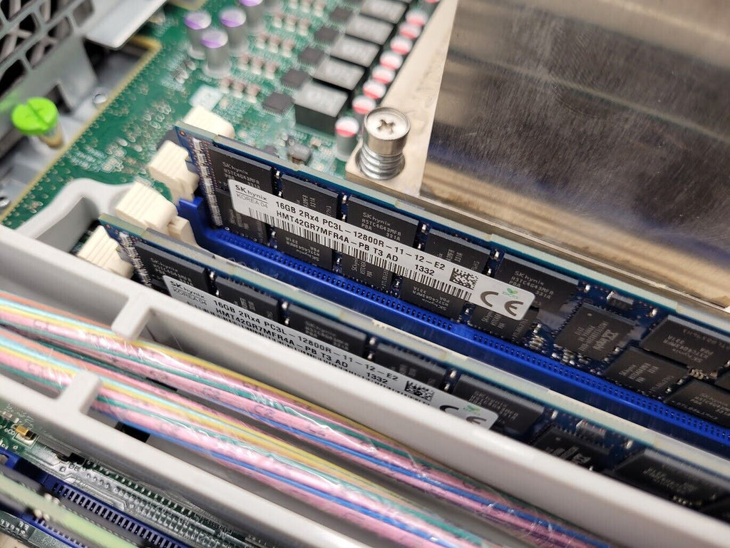 Oracle Sun Server X4-2L 2x Intel Xeon E5-2630v2 96GB RAM 2U 4x 7069200 800Gb