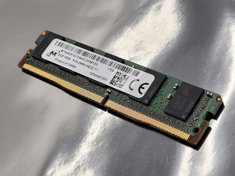 Mircon MTA9ADF1G72AKIZ-2G6B1ZI 8GB (x72, ECC, SR) DDR4 SDRAM VLP MiniUDIMM RAM