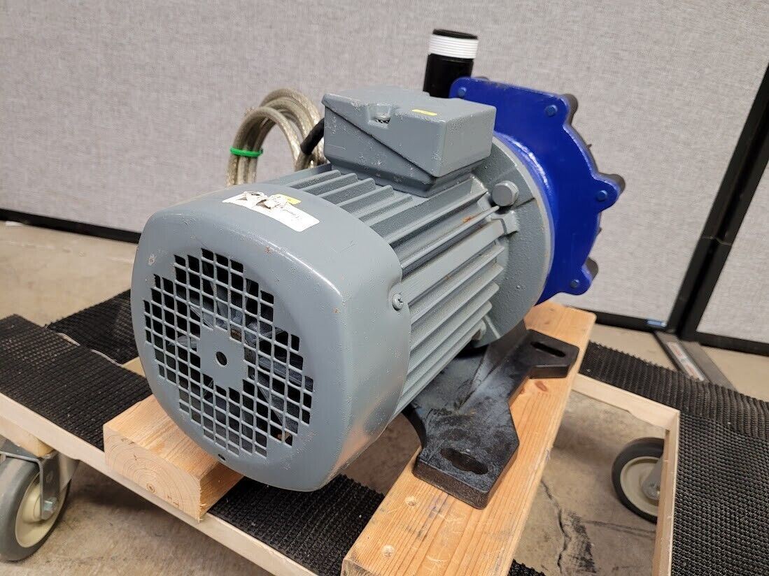 Iwaki MX-403RV5E GFRPP Magnet Drive Pump 2.2kW 230/400V 20-250l/m 23m Head 50Hz