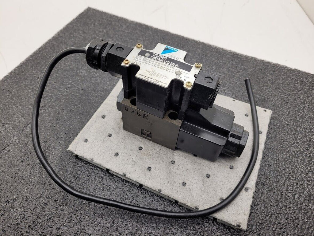 DAIKIN KSO-G02-2BA-30-E KS0 AC100V 50/60Hz Solenoid Controlled Hydraulic Valve