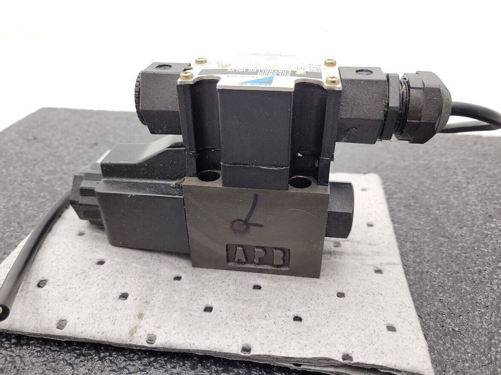 DAIKIN KSO-G02-2BA-30-E KS0 AC100V 50/60Hz Solenoid Controlled Hydraulic Valve