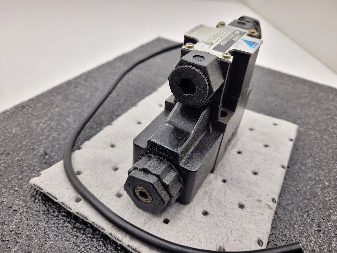 DAIKIN KSO-G02-2BA-30-E KS0 AC100V 50/60Hz Solenoid Controlled Hydraulic Valve