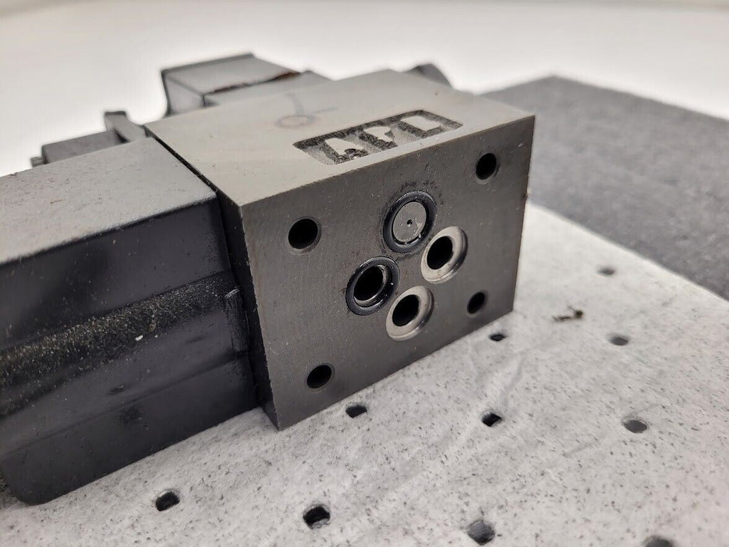 DAIKIN KSO-G02-2BA-30-E KS0 AC100V 50/60Hz Solenoid Controlled Hydraulic Valve