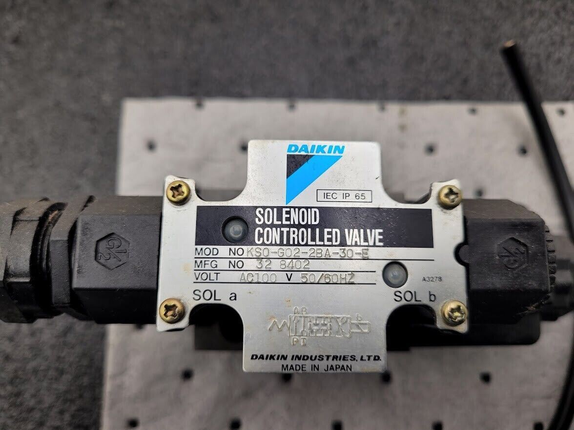 DAIKIN KSO-G02-2BA-30-E KS0 AC100V 50/60Hz Solenoid Controlled Hydraulic Valve