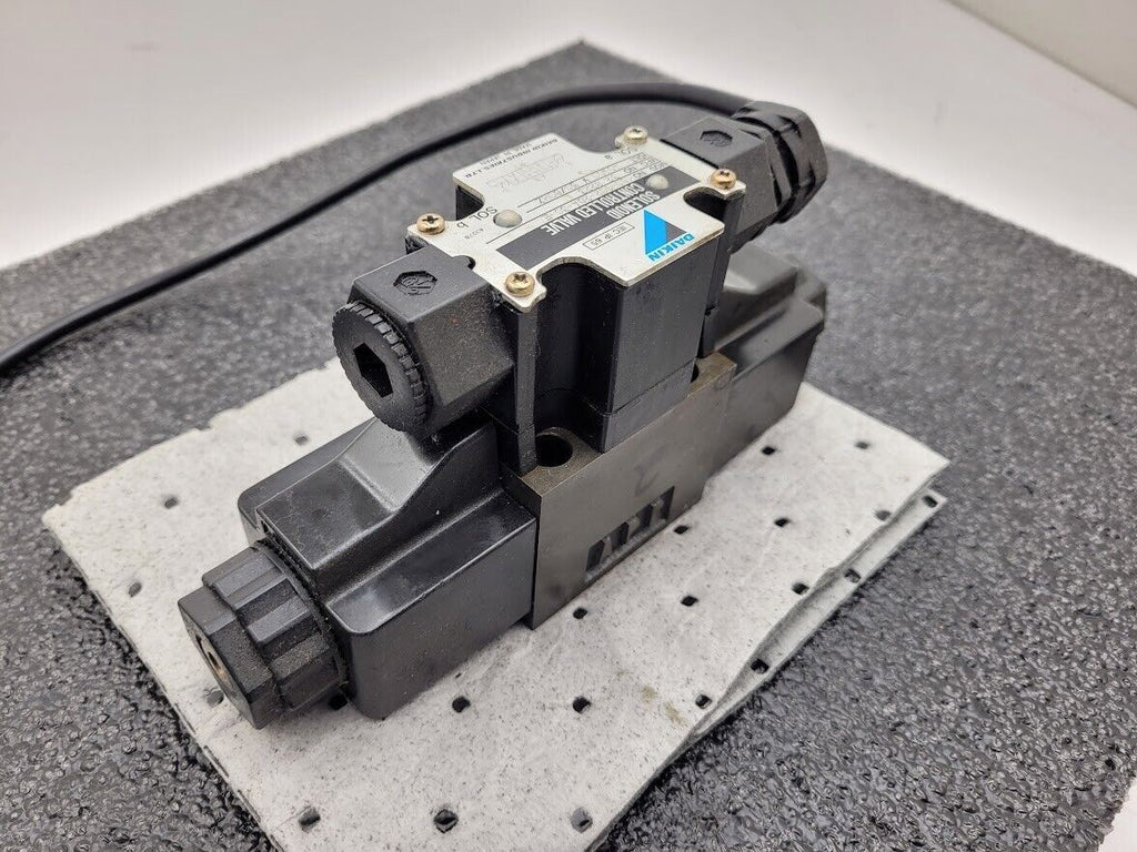 DAIKIN KSO-G02-2CA-30-E KS0 AC100V 50/60Hz Solenoid Controlled Hydraulic Valve