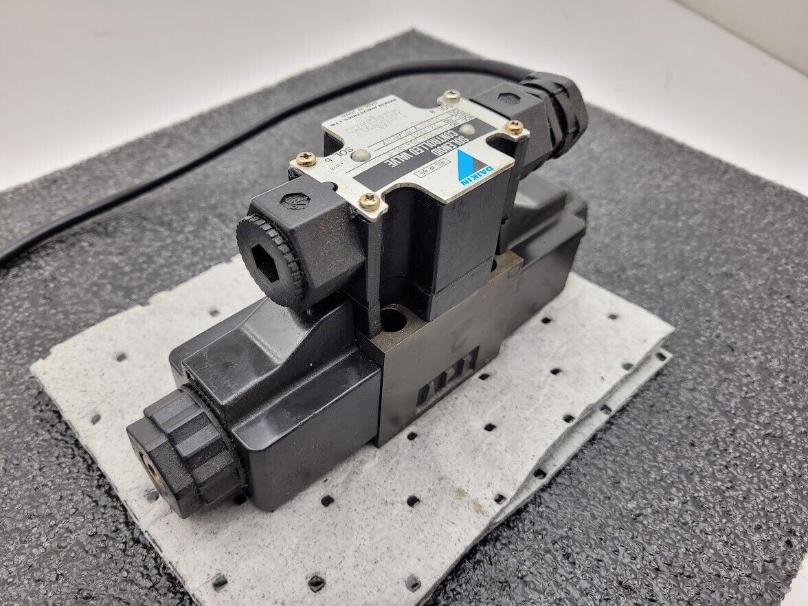 DAIKIN KSO-G02-2CA-30-E KS0 AC100V 50/60Hz Solenoid Controlled Hydraulic Valve