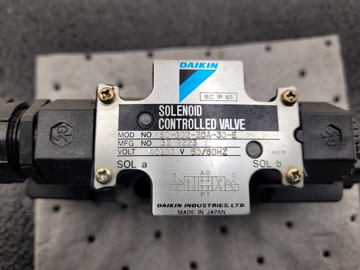 DAIKIN KSO-G02-2CA-30-E KS0 AC100V 50/60Hz Solenoid Controlled Hydraulic Valve