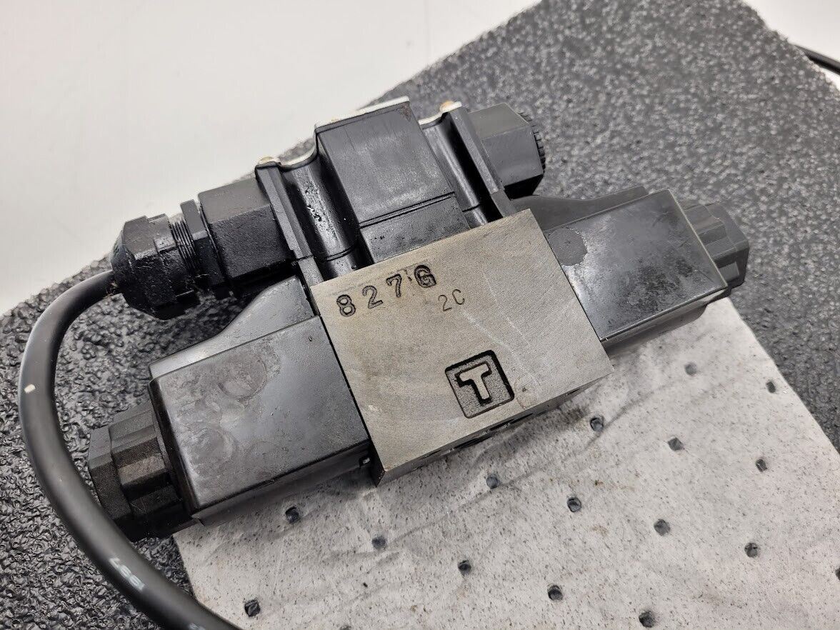 DAIKIN KSO-G02-2CA-30-E KS0 AC100V 50/60Hz Solenoid Controlled Hydraulic Valve