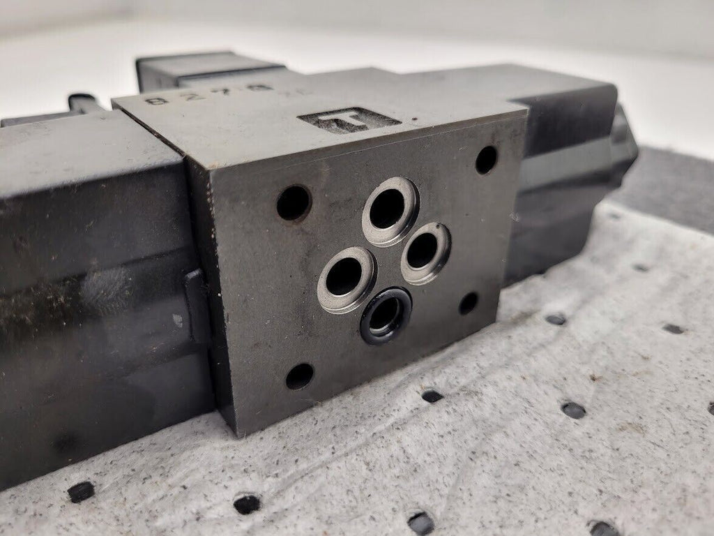 DAIKIN KSO-G02-2CA-30-E KS0 AC100V 50/60Hz Solenoid Controlled Hydraulic Valve