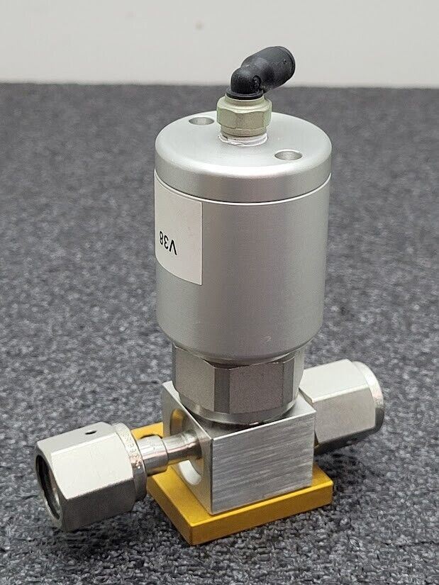 Swagelok Pneumatic Diaphragm Valve 6LVV-DPVR4FR4-P1-C 1/4 M/F VCR Fittings