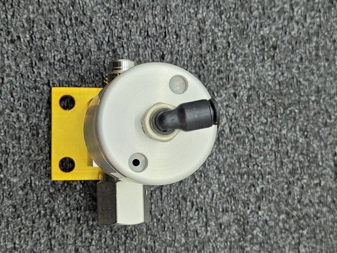 Swagelok Pneumatic Diaphragm Valve 6LVV-DPVR4FR4-P1-C 1/4 M/F VCR Fittings