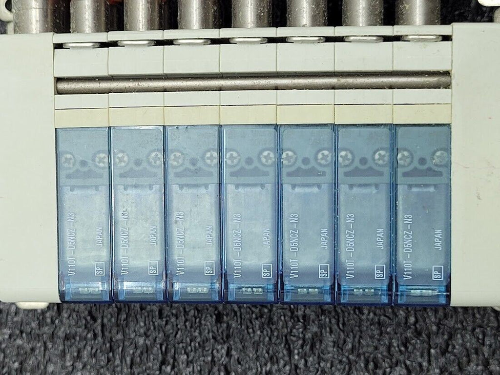 3 Valve Block Lot with 7x SMC V110T-D5NCZ-N3 Solenoid Valve 1/4" input 4mm out