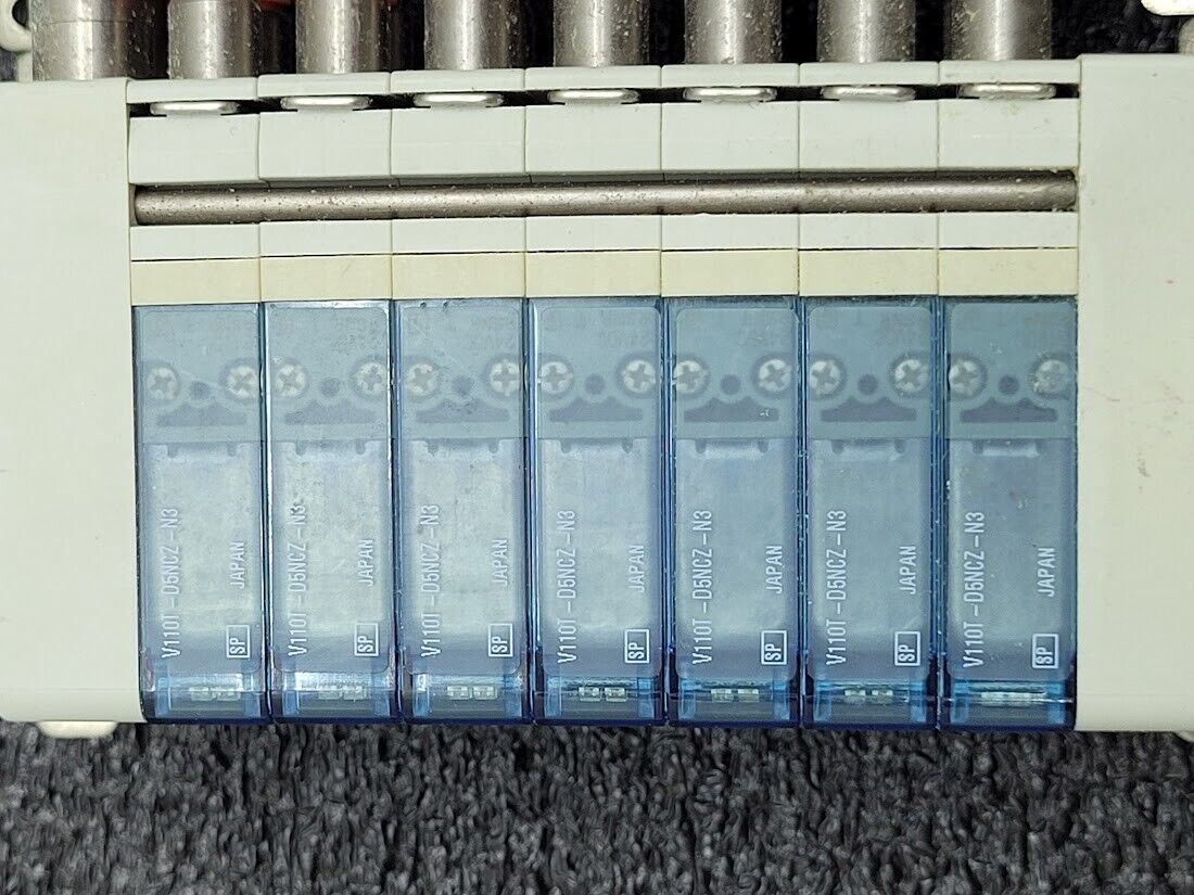 3 Valve Block Lot with 7x SMC V110T-D5NCZ-N3 Solenoid Valve 1/4" input 4mm out