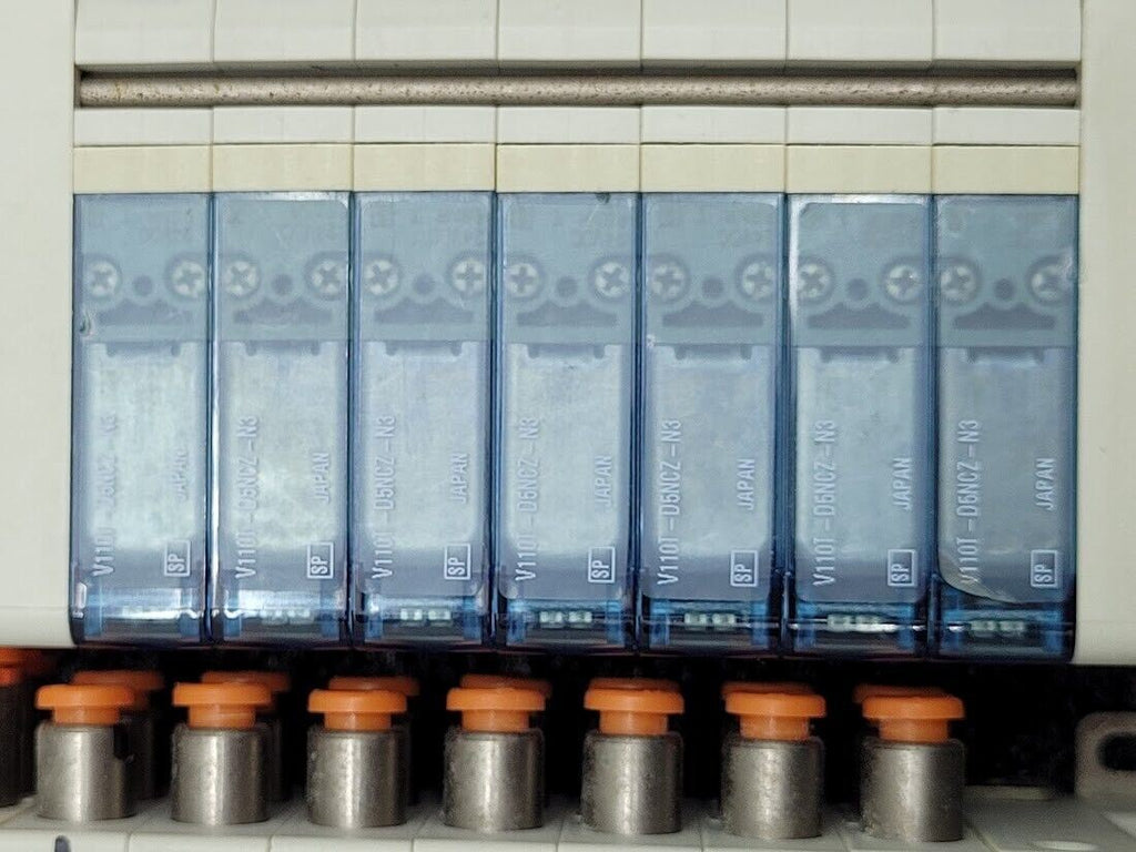 3 Valve Block Lot with 7x SMC V110T-D5NCZ-N3 Solenoid Valve 1/4" input 4mm out