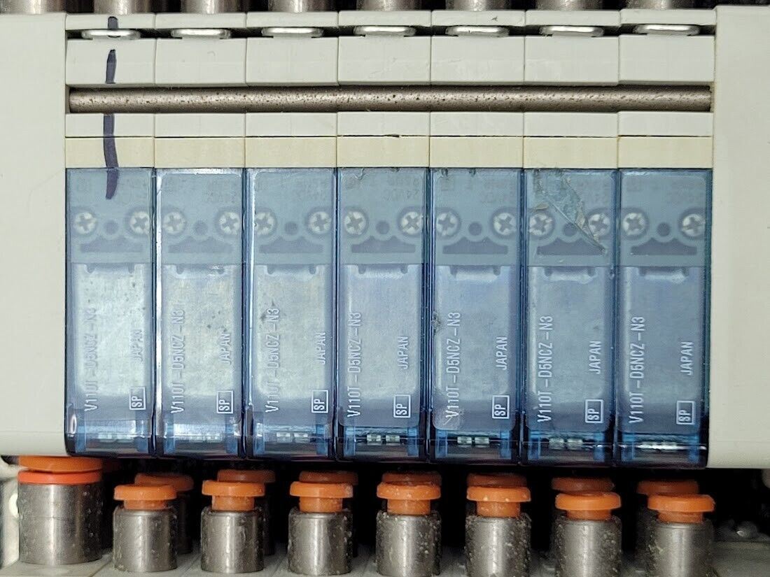 3 Valve Block Lot with 7x SMC V110T-D5NCZ-N3 Solenoid Valve 1/4" input 4mm out