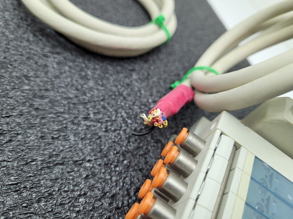 3 Valve Block Lot with 7x SMC V110T-D5NCZ-N3 Solenoid Valve 1/4" input 4mm out