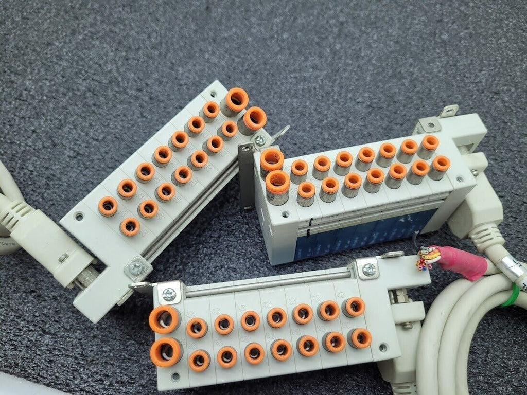 3 Valve Block Lot with 7x SMC V110T-D5NCZ-N3 Solenoid Valve 1/4" input 4mm out