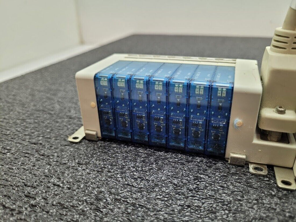 3 Valve Block Lot with 7x SMC V110T-D5NCZ-N3 Solenoid Valve 1/4" input 4mm out