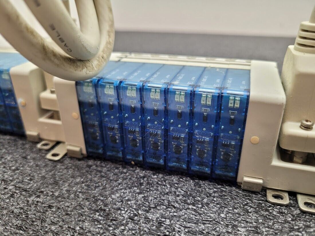 3 Valve Block Lot with 7x SMC V110T-D5NCZ-N3 Solenoid Valve 1/4" input 4mm out