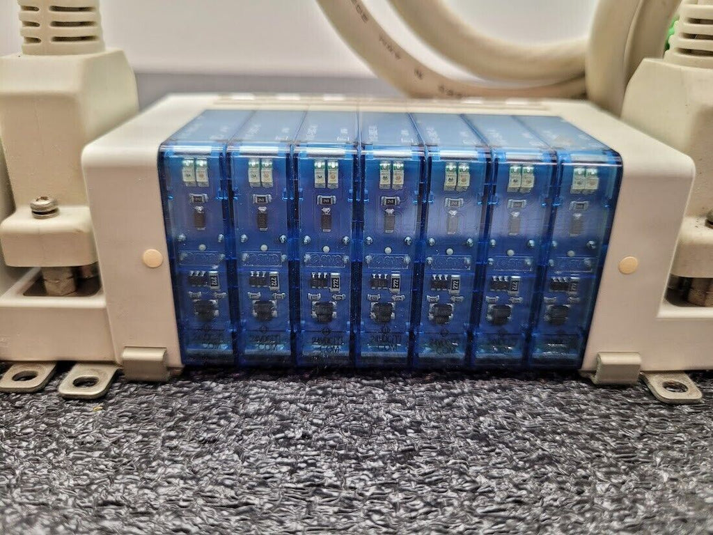 3 Valve Block Lot with 7x SMC V110T-D5NCZ-N3 Solenoid Valve 1/4" input 4mm out