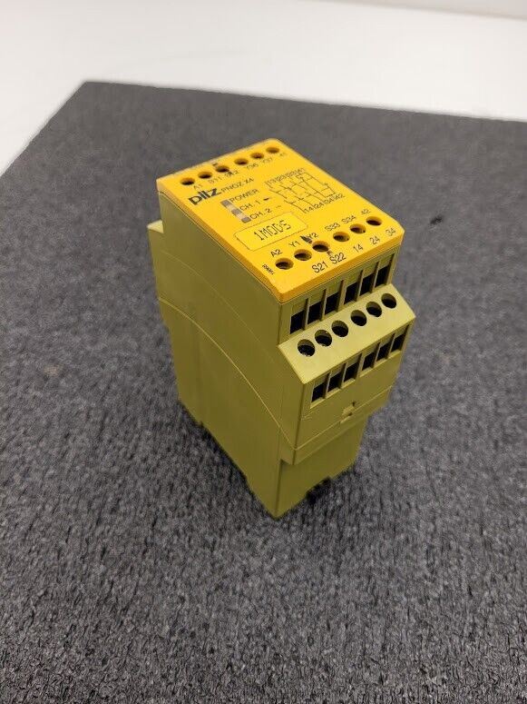 Pilz PNOZ X4 24VDC 3n/o 1n/c 774730 Safety Switching Device DIN Rail