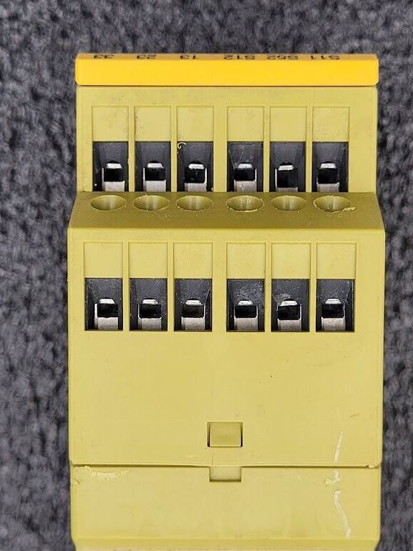 Pilz PNOZ X4 24VDC 3n/o 1n/c 774730 Safety Switching Device DIN Rail