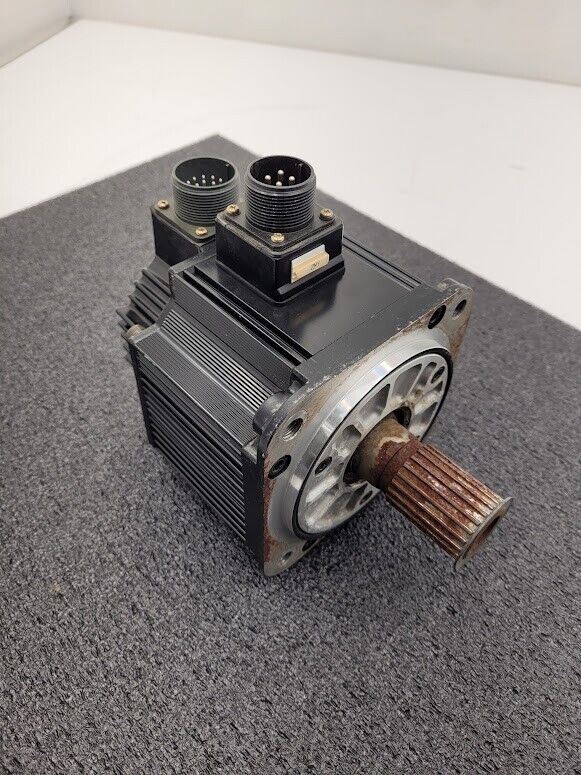 Yaskawa SGMG-05V2AB Servo Motor 450W 1500RPM Working Pull