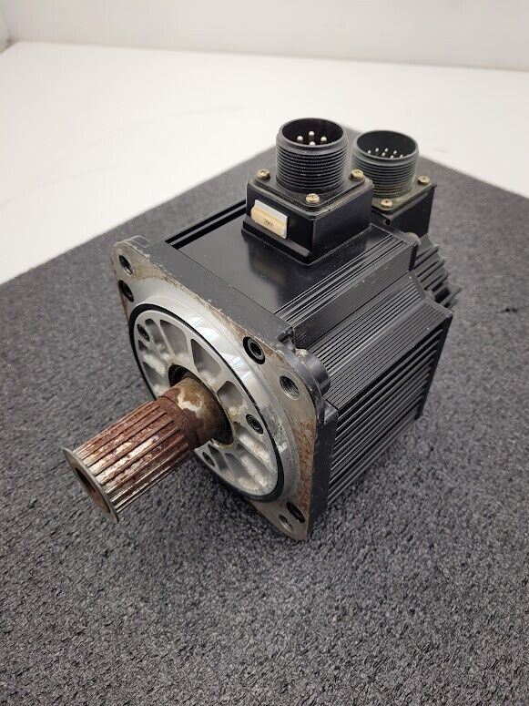 Yaskawa SGMG-05V2AB Servo Motor 450W 1500RPM Working Pull