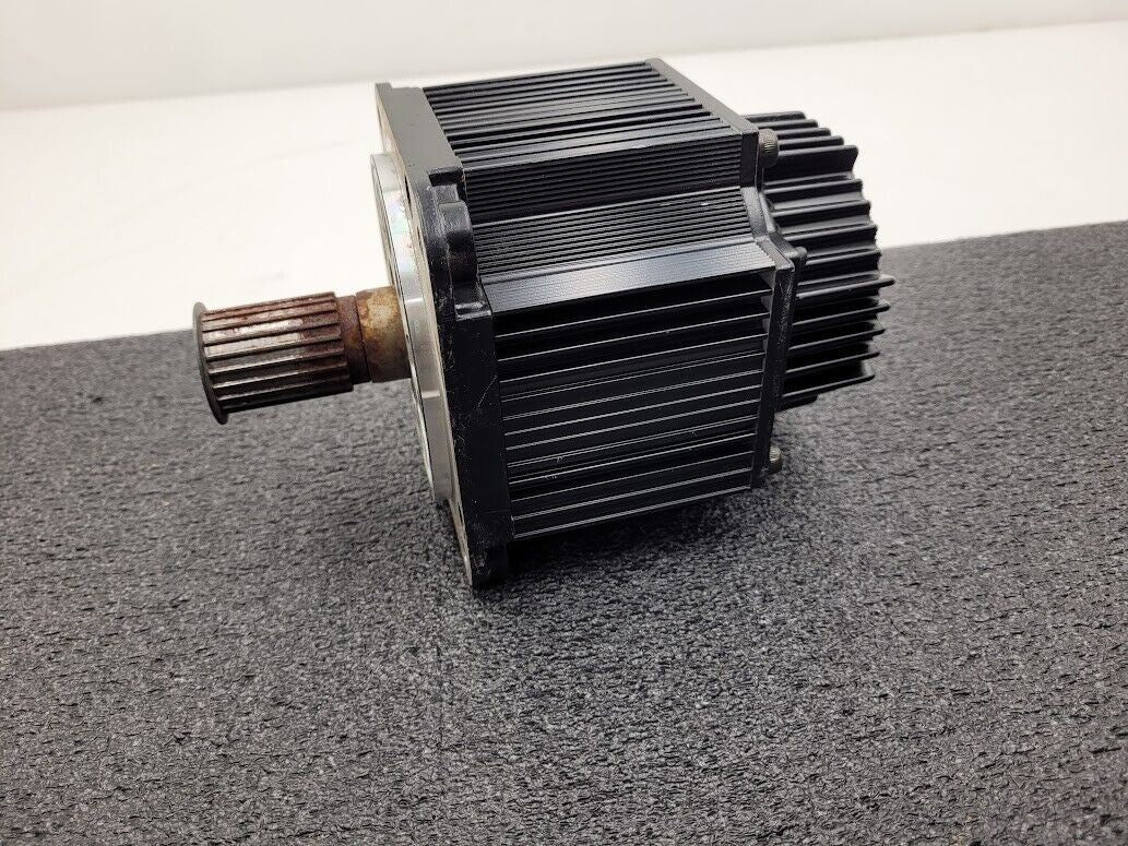 Yaskawa SGMG-05V2AB Servo Motor 450W 1500RPM Working Pull