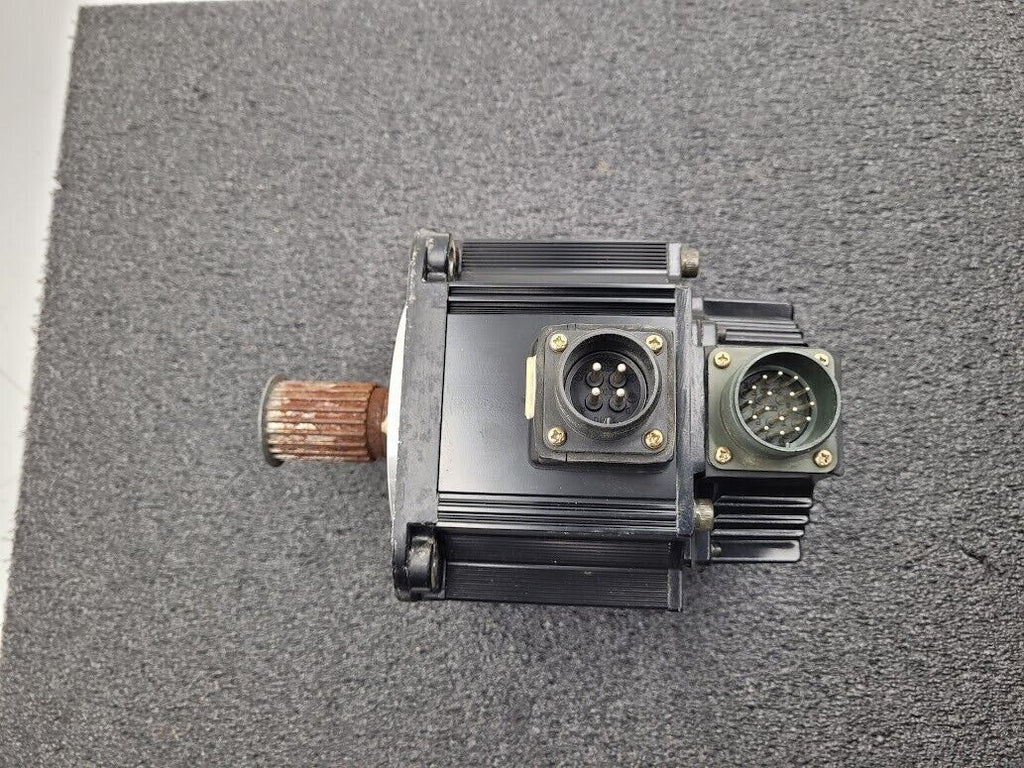 Yaskawa SGMG-05V2AB Servo Motor 450W 1500RPM Working Pull