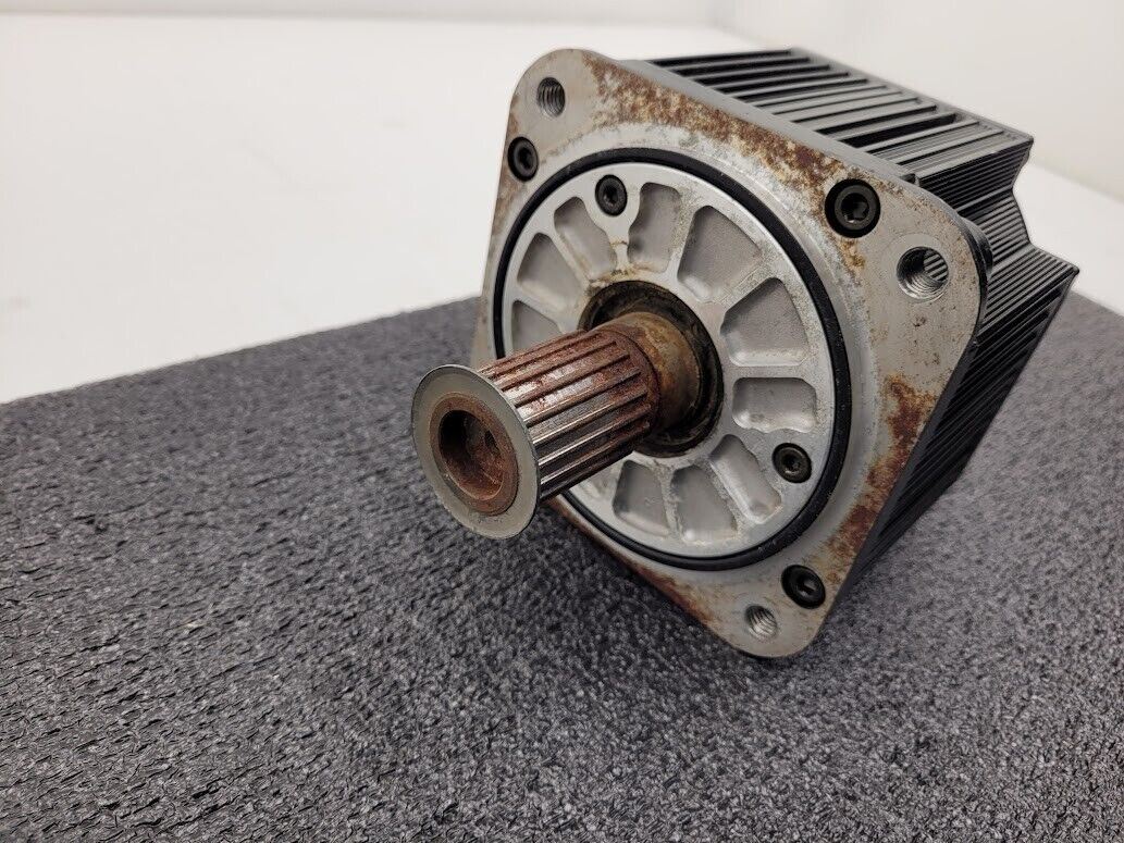 Yaskawa SGMG-05V2AB Servo Motor 450W 1500RPM Working Pull