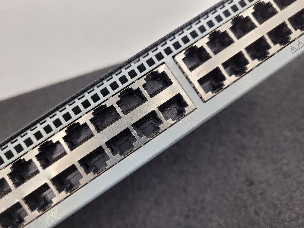 HP AF619A 578713-002 32-Port KVM Server Console Switch 100-240VAC