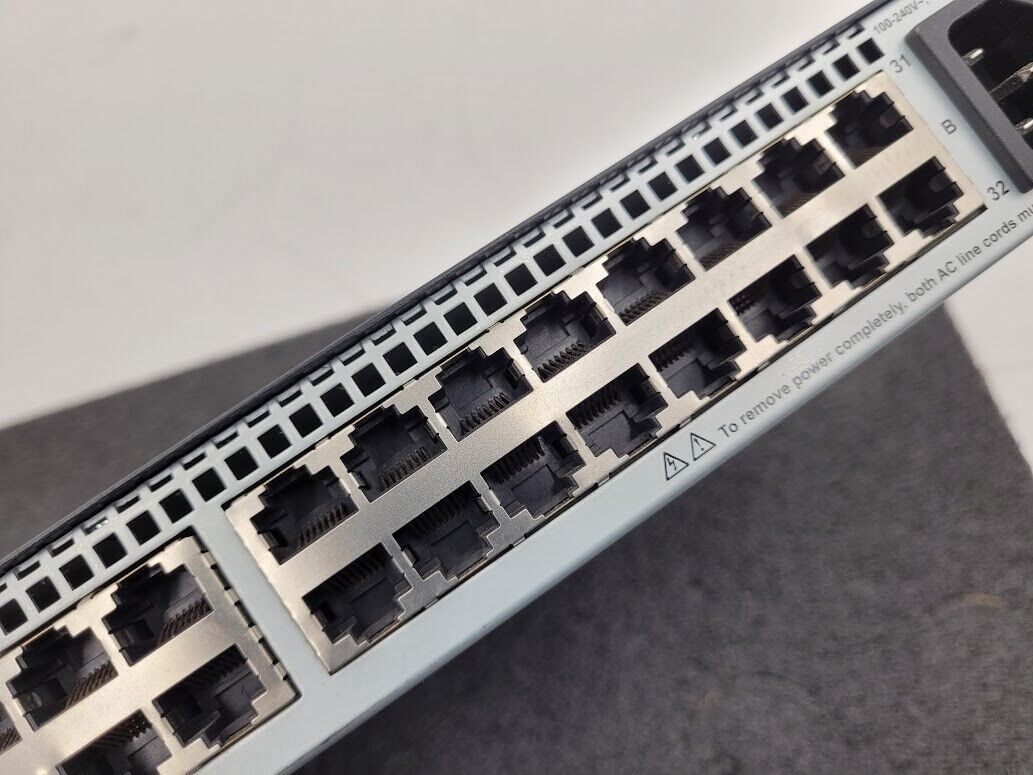 HP AF619A 578713-002 32-Port KVM Server Console Switch 100-240VAC